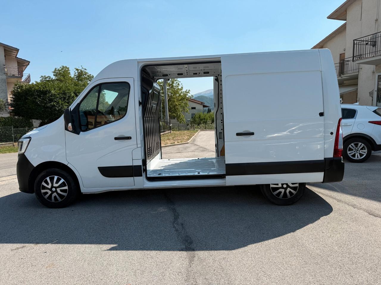 Renault Master T35 2.3 dCi 150 L2 H2 HKA