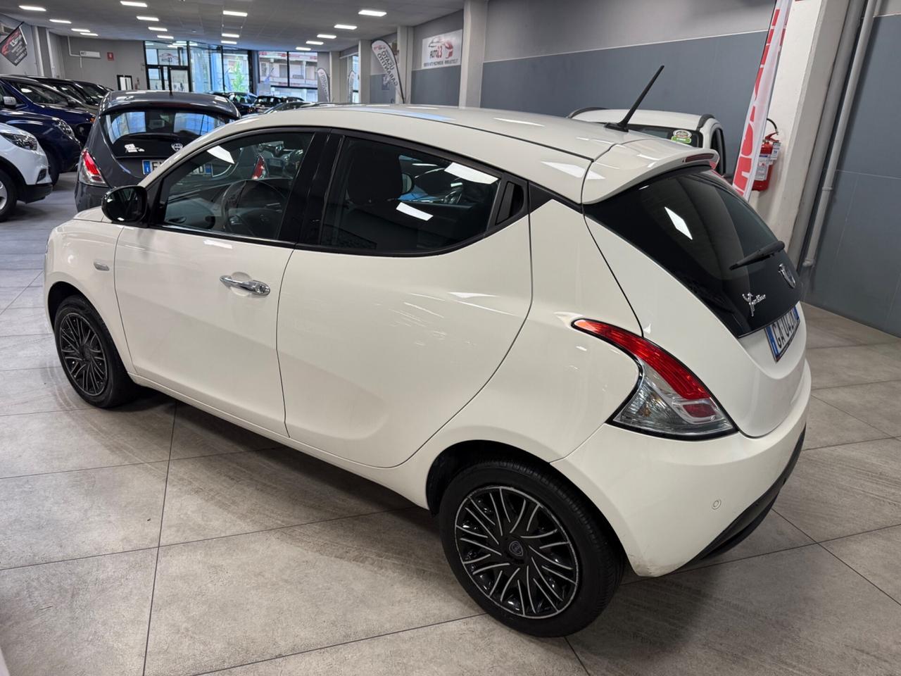 Lancia Ypsilon 1.2 69 CV 5 porte S&S Platinum Ok Neopatentati