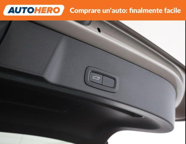 VOLVO XC40 T3 Momentum Pro