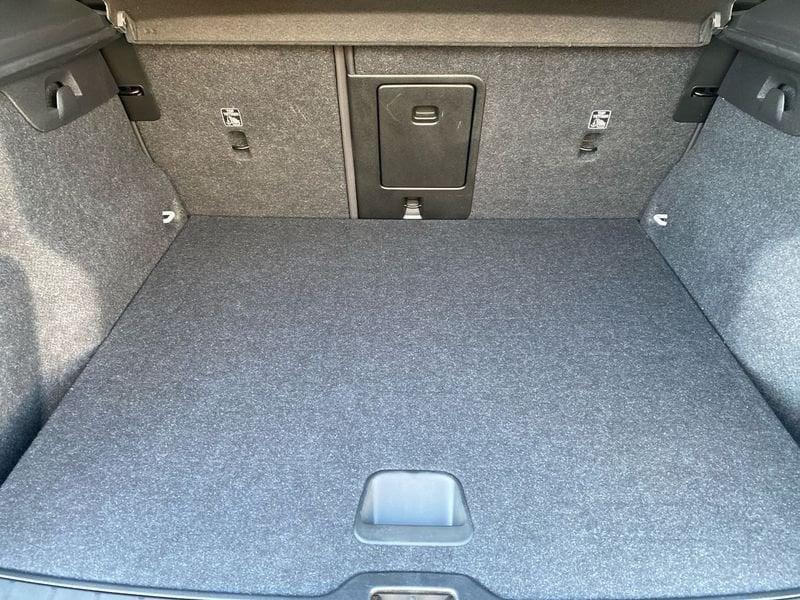 Volvo XC40 1.5 t3 Momentum Pro 163cv auto my21