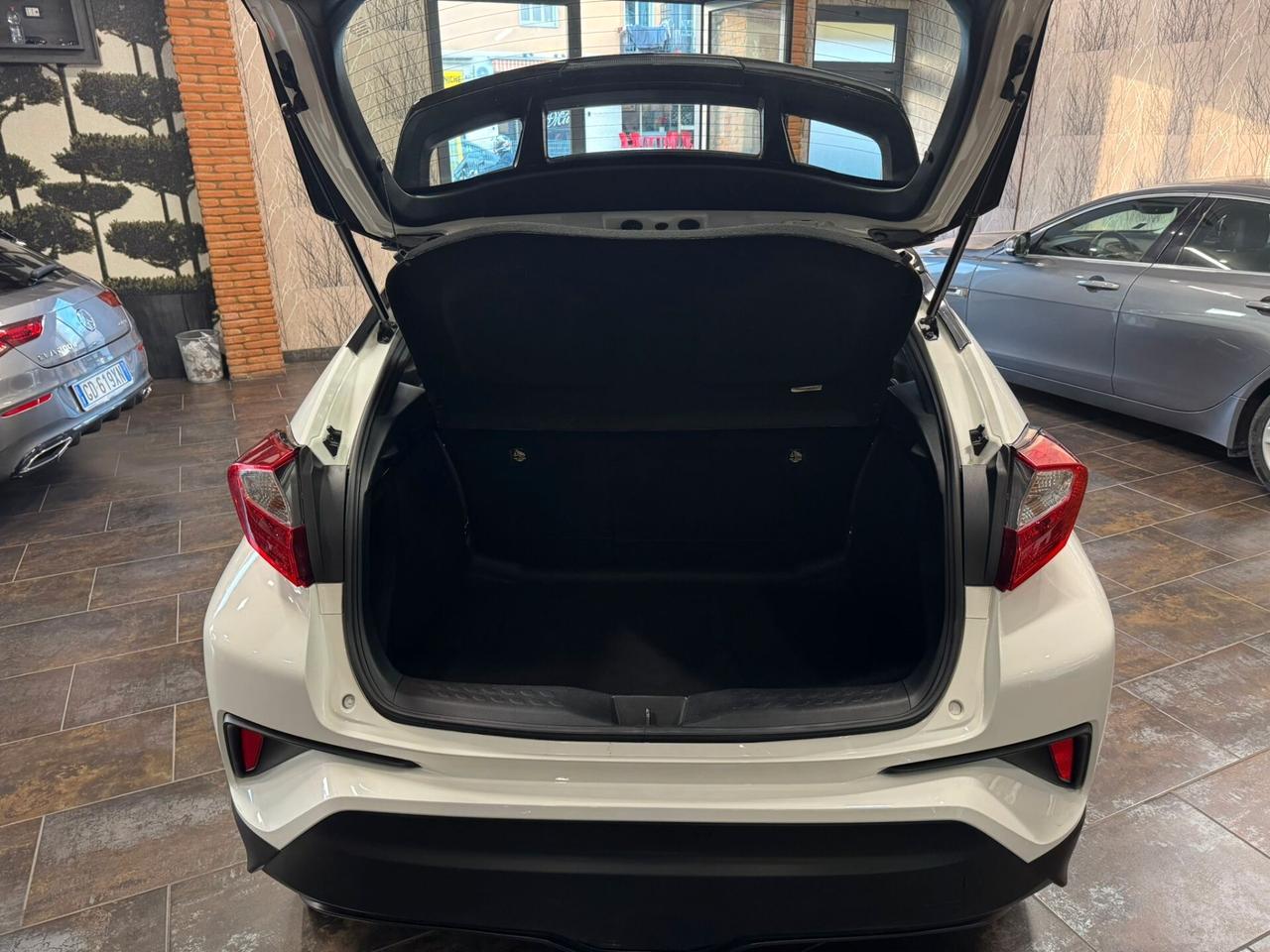 Toyota C-HR 1.8 Hybrid E-CVT Active