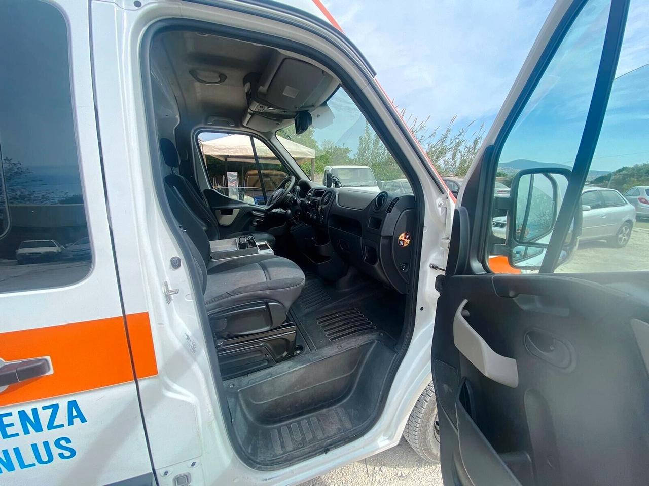 Renault ambulanza /POSSIBILE AUTOCARRO 2 P CAMPER