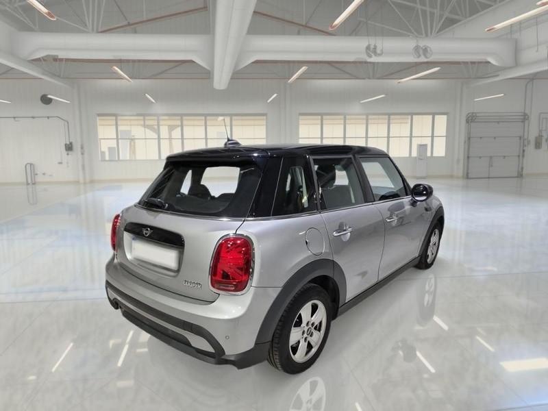 MINI COOPER ESSENTIAL AUTO 5 PORTE BERLINA