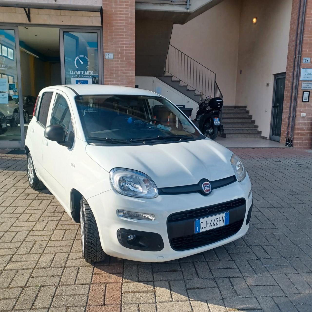 35188KM FIAT PANDA VAN 1.0 HYBRID IVA ESPOSTA
