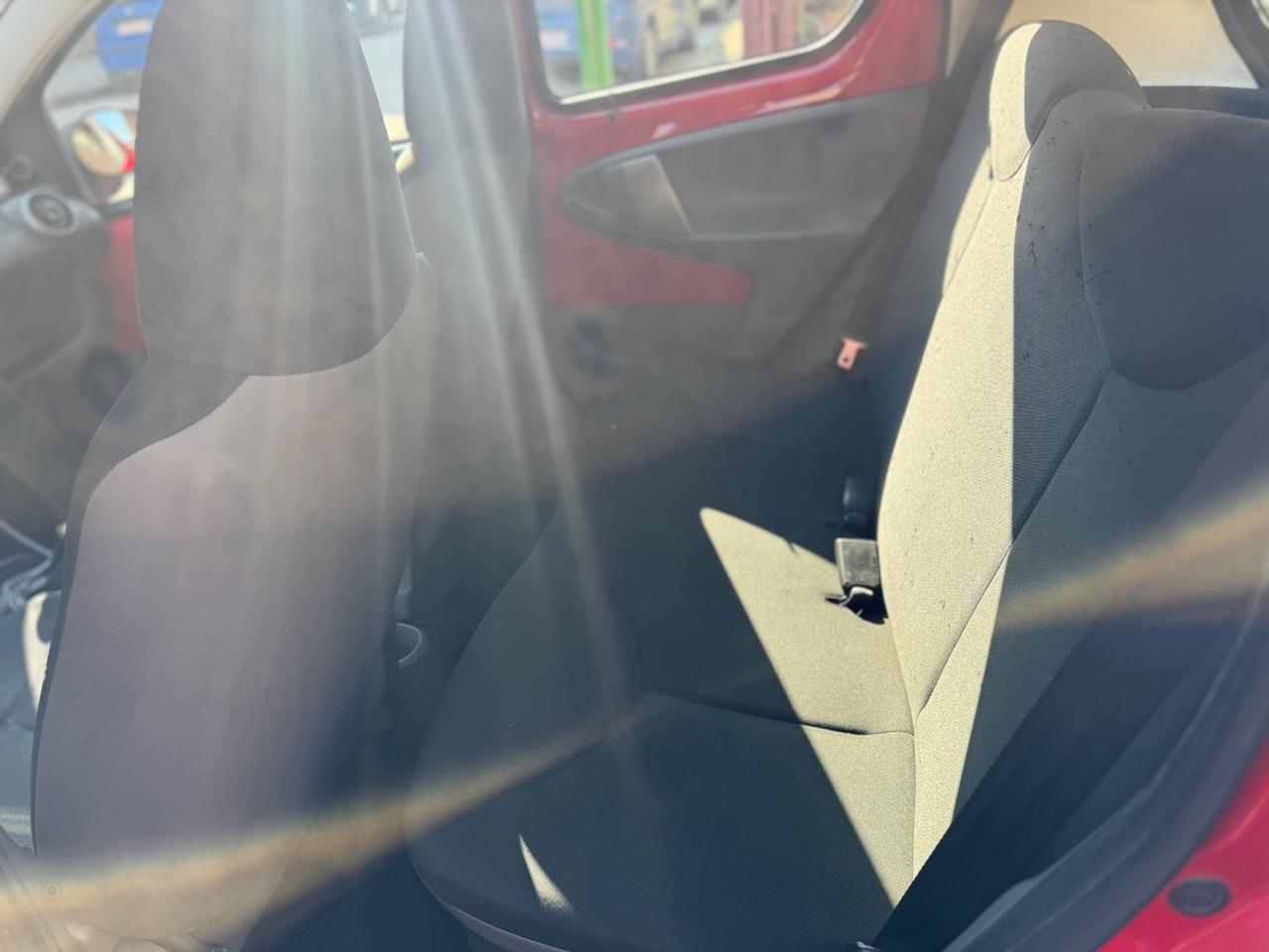 Toyota Aygo 1.0 12V VVT-i 5 porte Deep Ocean Connect