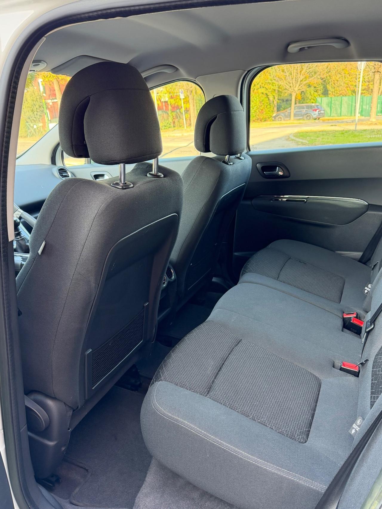 Peugeot 3008 1.6 HDi 115CV Business