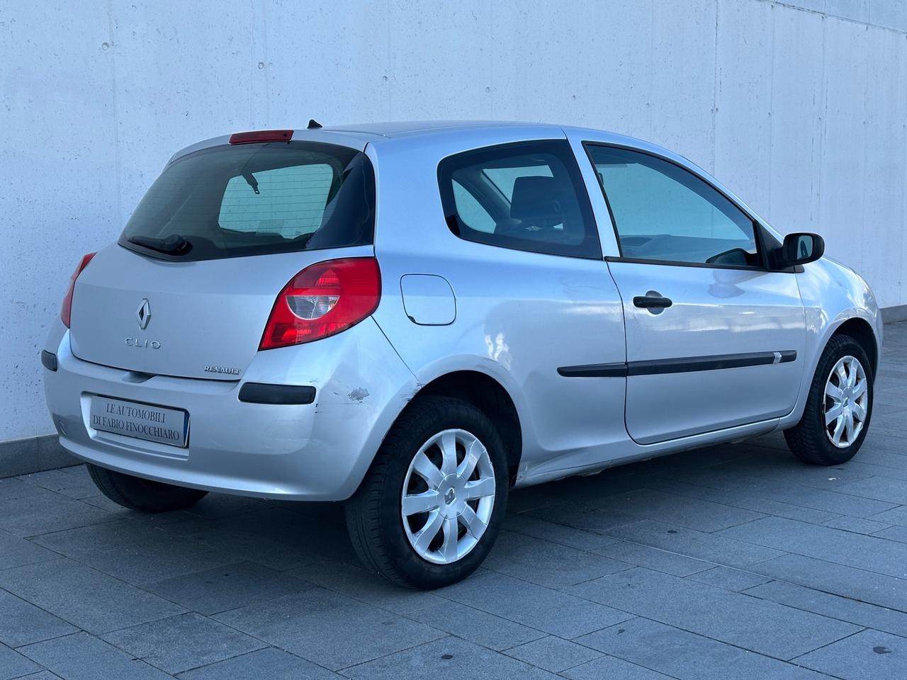 Renault Clio 1.2 16V 3 porte Neopatentati