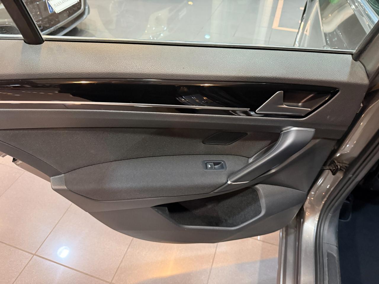 Volkswagen Golf Sportsvan 1.4 tsi R-LINE 125cv AUTO !