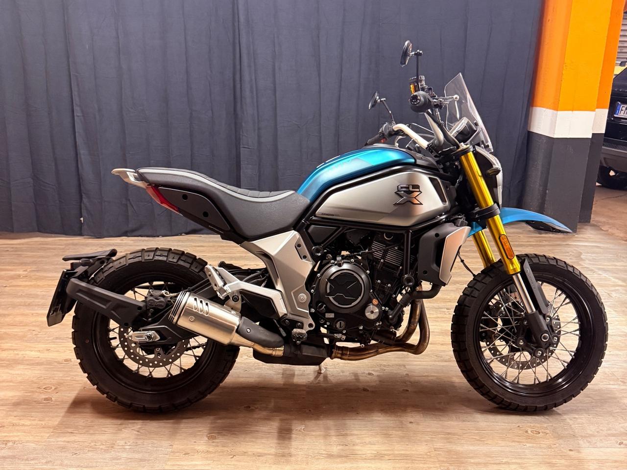 MERAVIGLIOSA CF-MOTO CON SOLI 2332 KM UNICO PROPRIETARIO