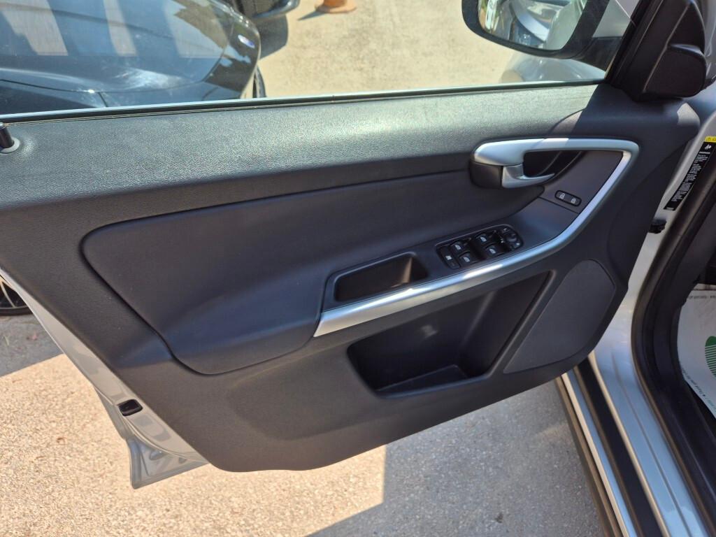 Volvo XC60 D5 AWD 205cv Geartronic Momentum