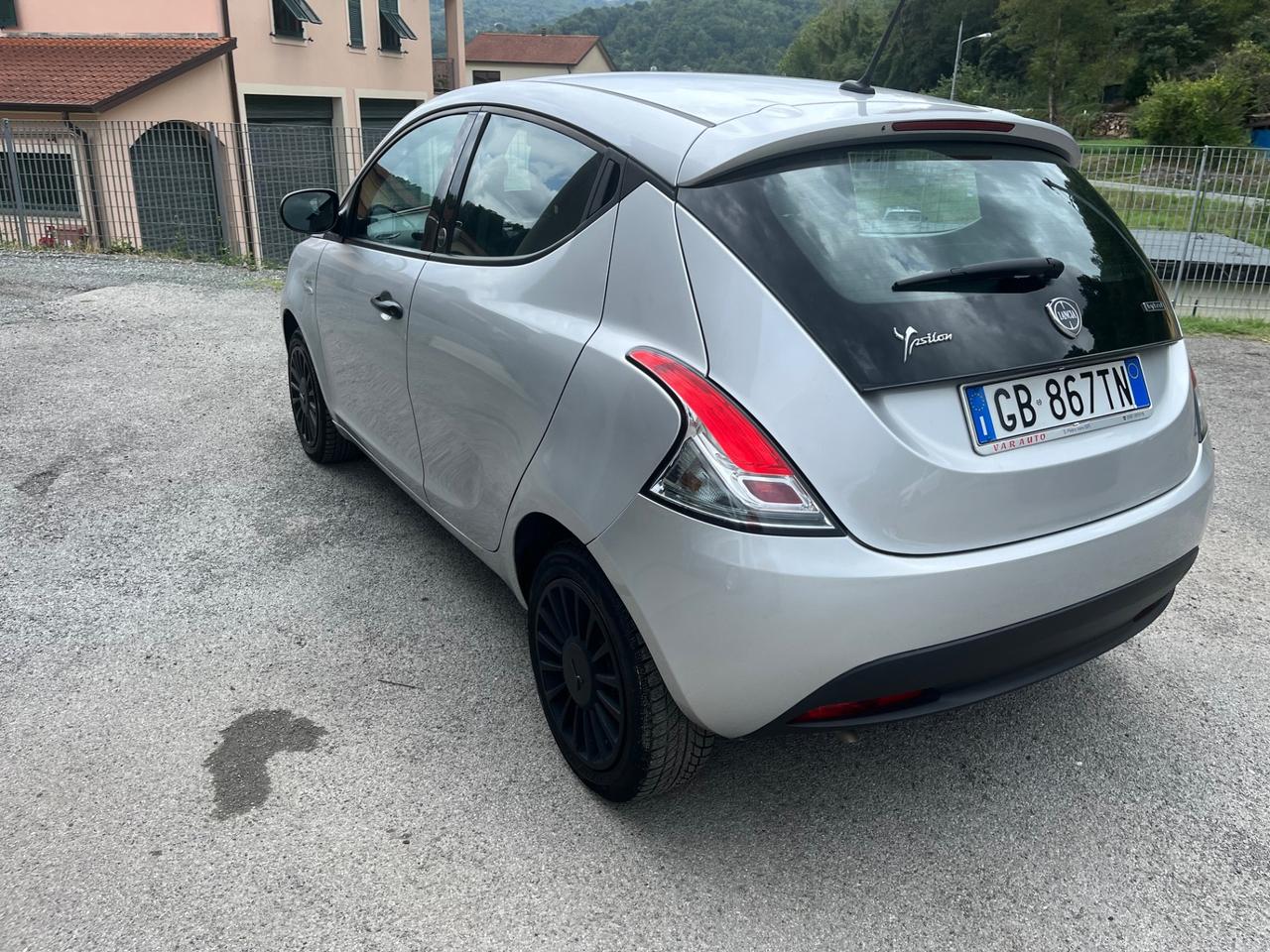 Lancia Ypsilon 1.0 FireFly 5 porte S&S Hybrid Ecochic Silver