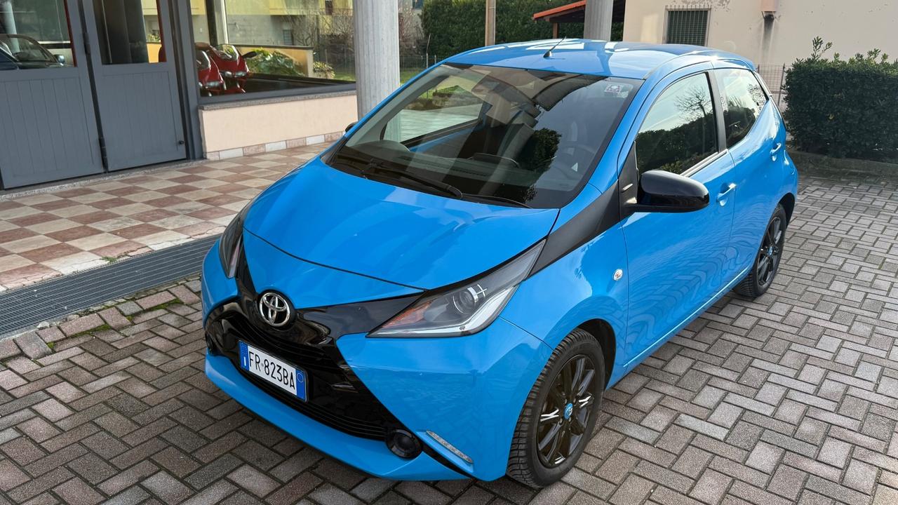 Toyota Aygo 1.0 VVT-i 69 CV 5 porte x-cite TSS