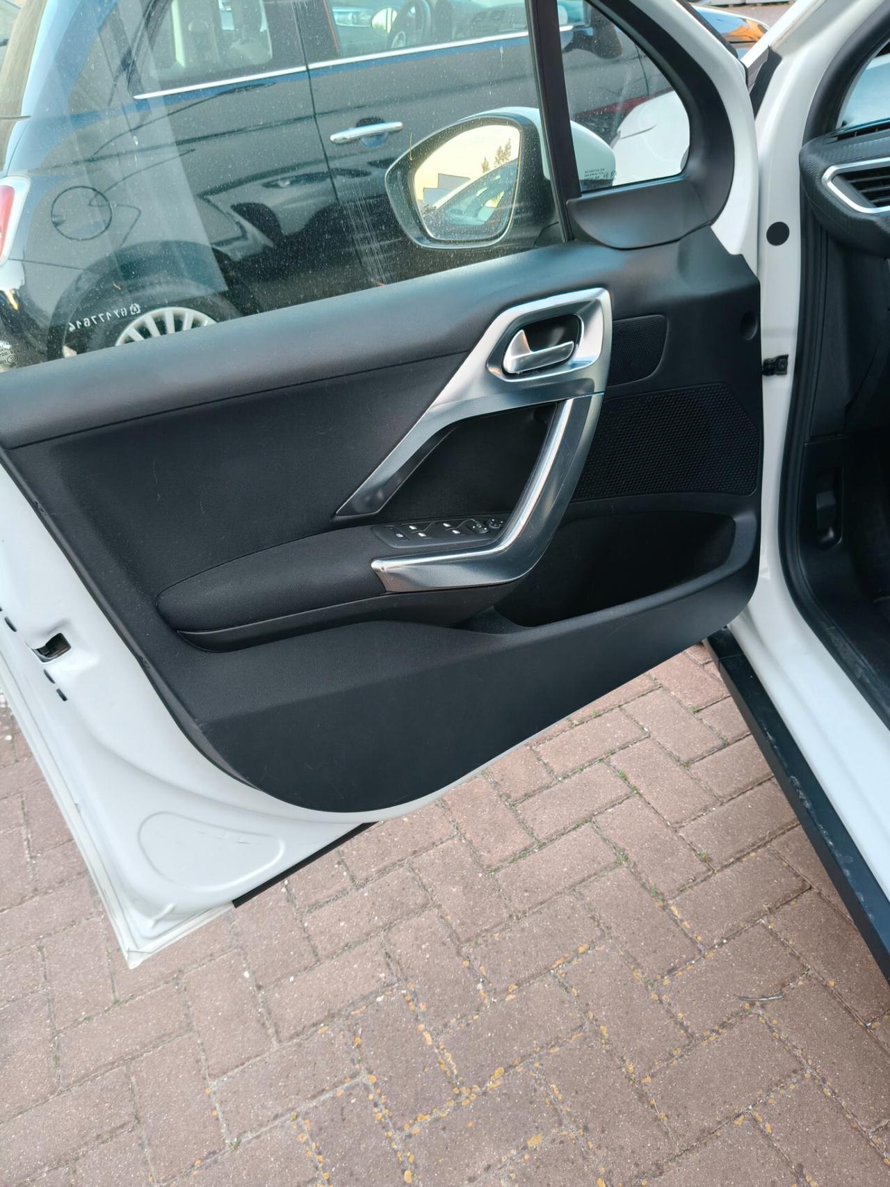 Peugeot 2008 BlueHDi 120 S&S Crossway