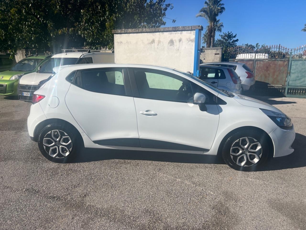 Renault clio 1.2 benz.-full-2013