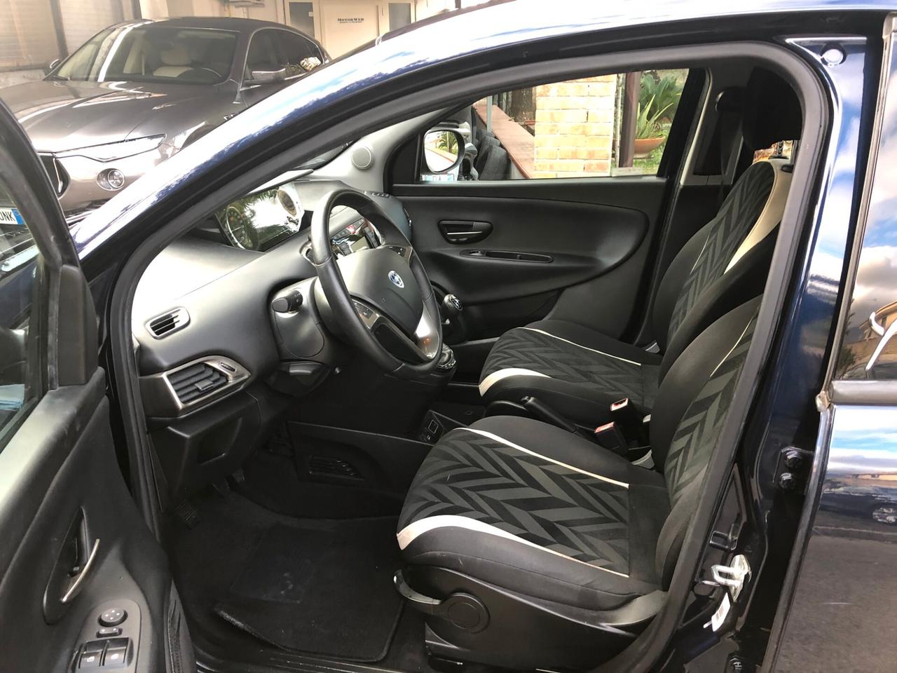 Lancia Ypsilon 1.2 69 CV 5 porte Gold