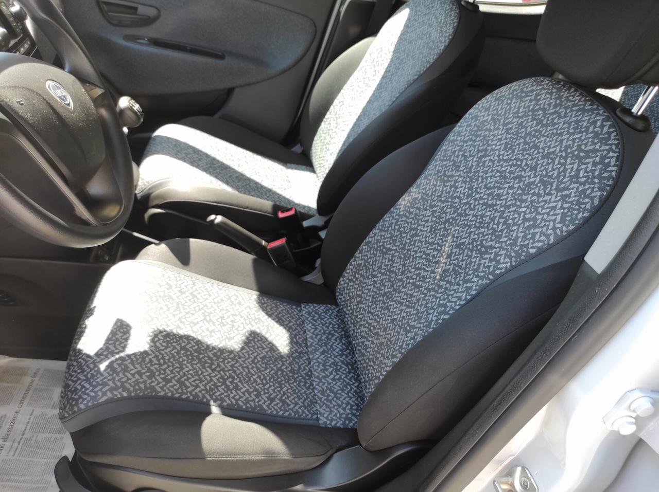 Lancia Ypsilon 2021 1.0 hybrid ubs aux bluetooth