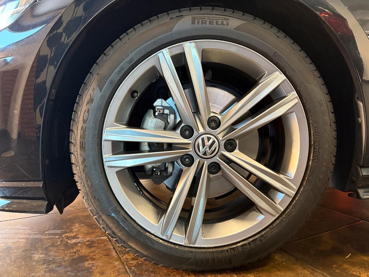 Volkswagen Golf 1.4 TSI 125 CV 5p. R-Line Highline BlueMotion Technology