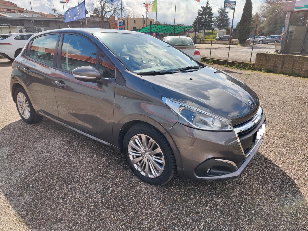 Peugeot 208 PureTech 82 5p. GPL Allure