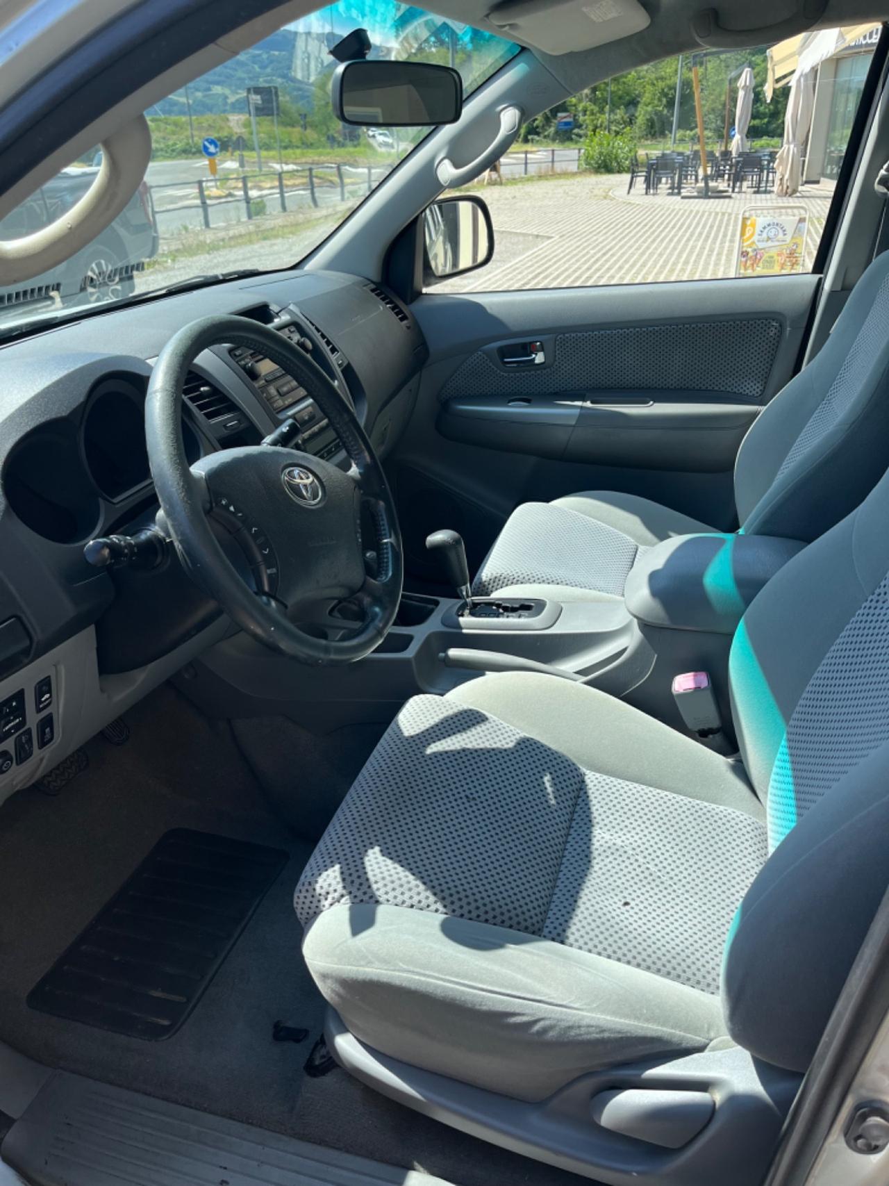 Toyota Hilux 2.5 D-4D 4WD 4p. Double Cab DLX