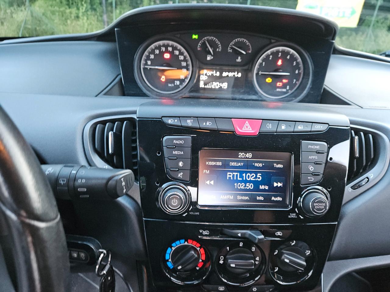 Lancia Ypsilon 0.9 TwinAir 85 CV 5 porte Metano Ecochic Platinum