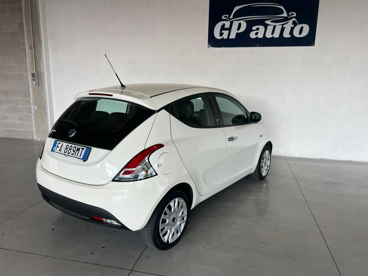 Lancia Ypsilon 1.2 69 CV 5 porte Gold KM 76.638 OK NEOPATENTATI