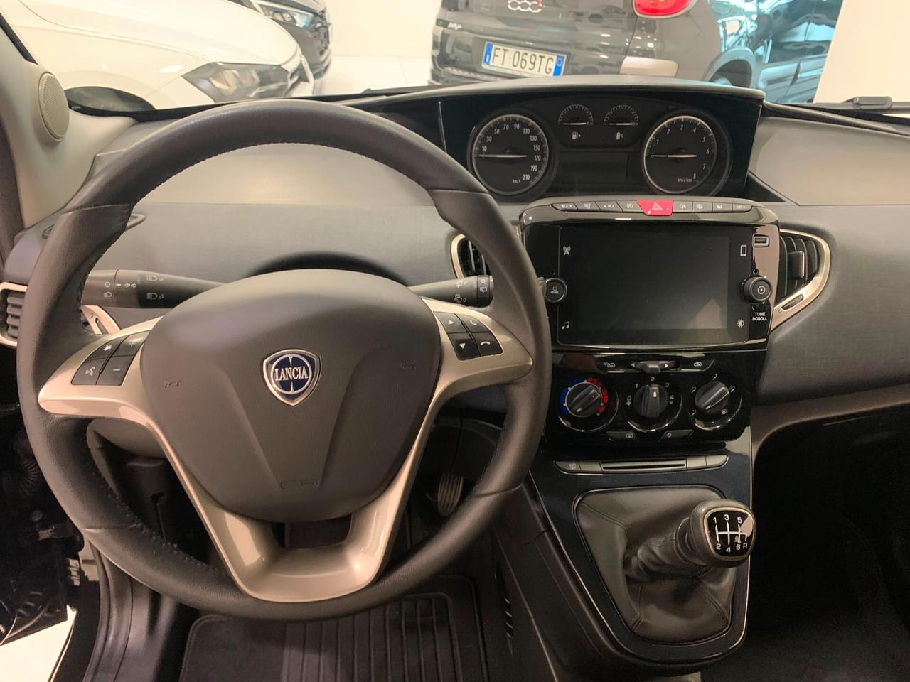 LANCIA YPSILON 1.0 HYBRID - OK NEOPATENTATI