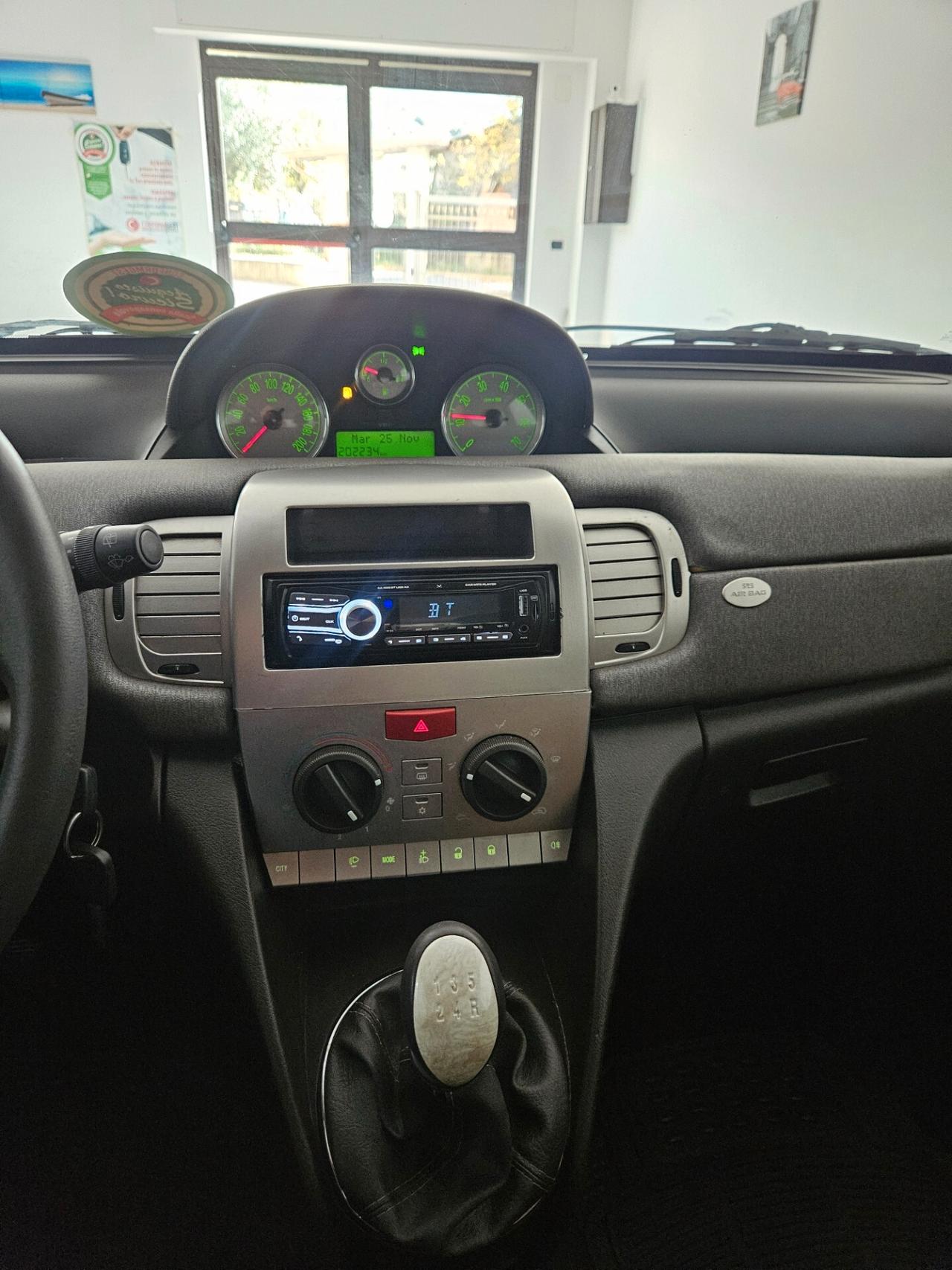 Lancia Ypsilon 1.4 16V Oro Plus