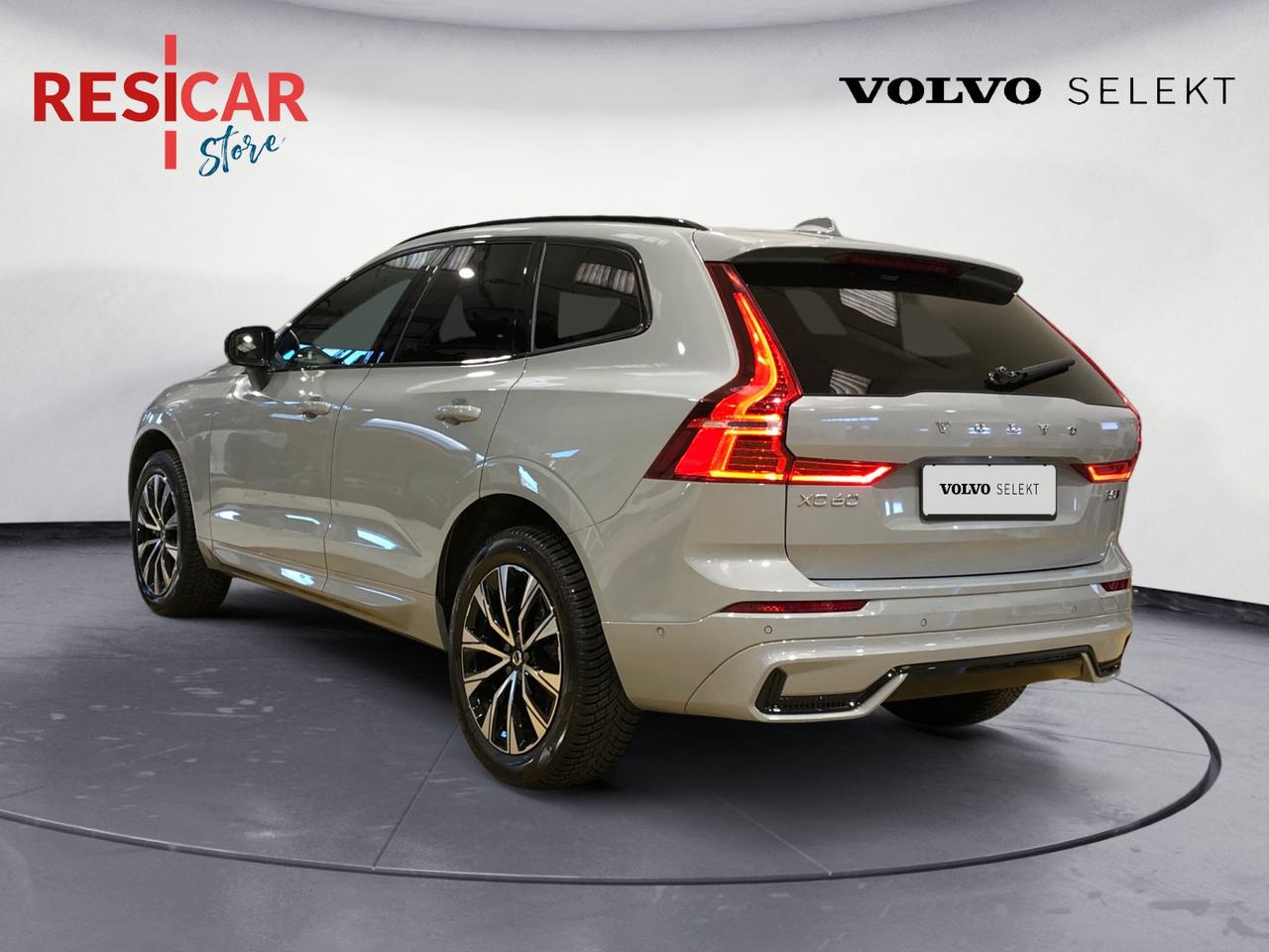 VOLVO XC60 2.0 b5 Plus Dark awd auto