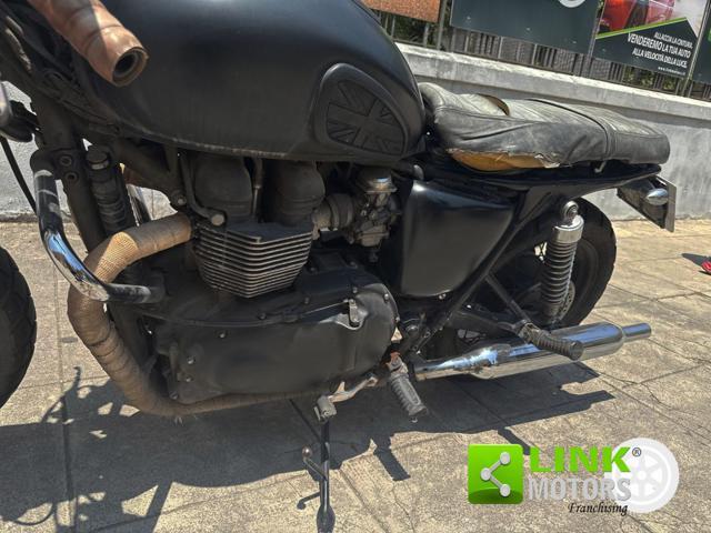 TRIUMPH Bonneville T100 black