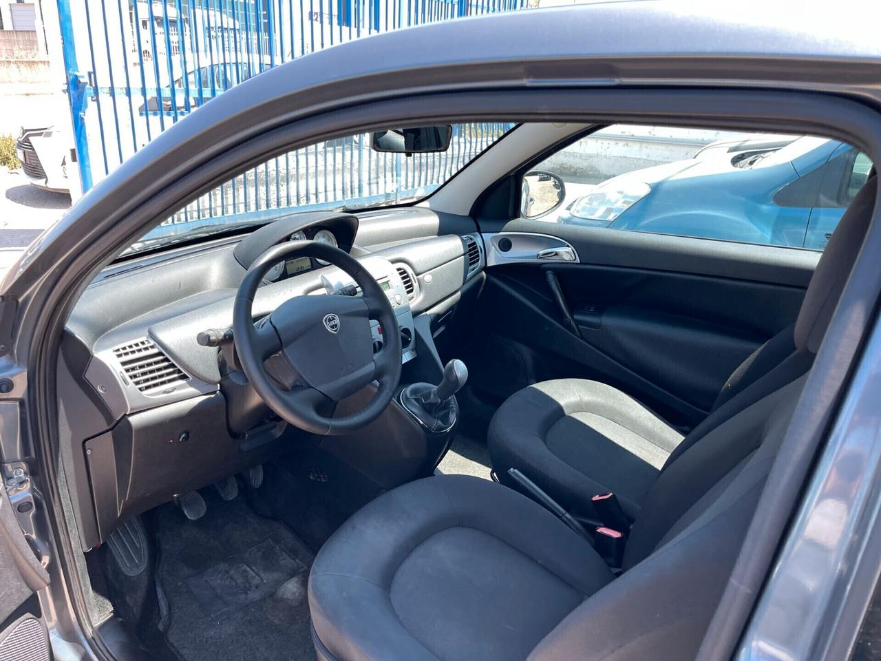 Lancia Ypsilon 1.3 MJT 75 CV Unyca