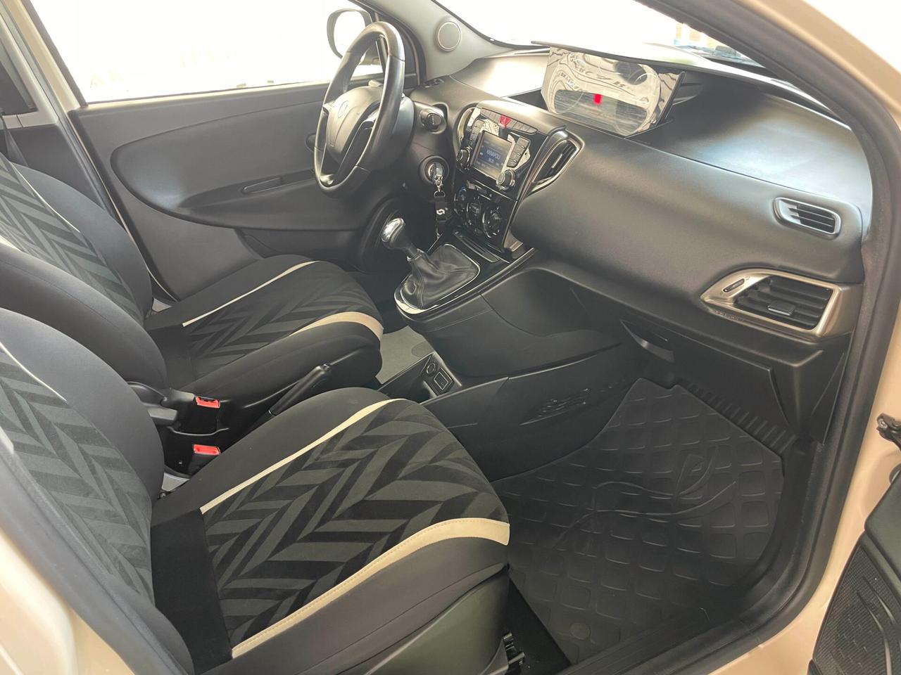 Lancia Ypsilon 0.9 TwinAir 85 CV 5 porte S&S DFN Platinum (IMP GPL )