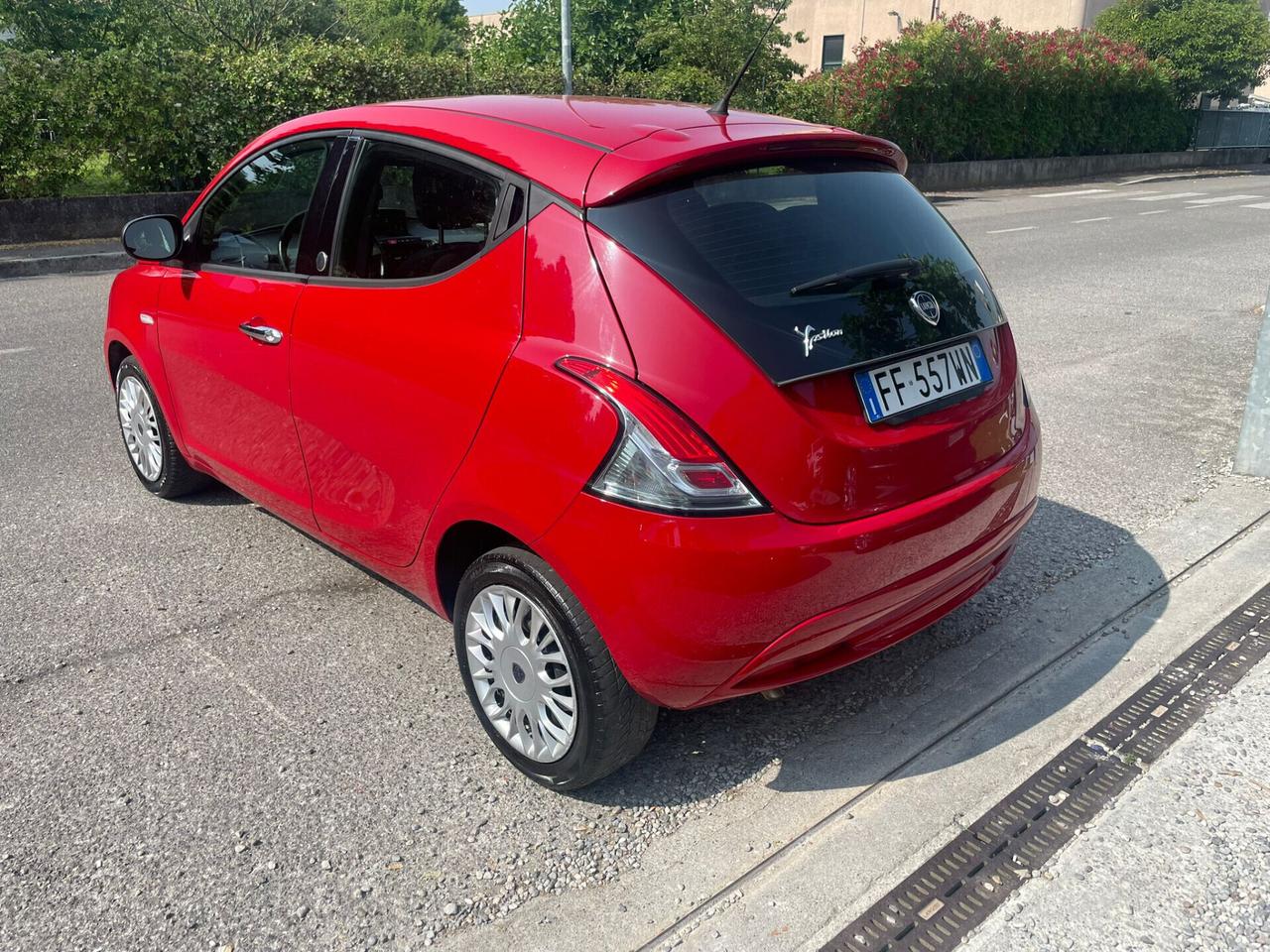Lancia Ypsilon 1.2 69 CV 5 porte GPL Ecochic Silver