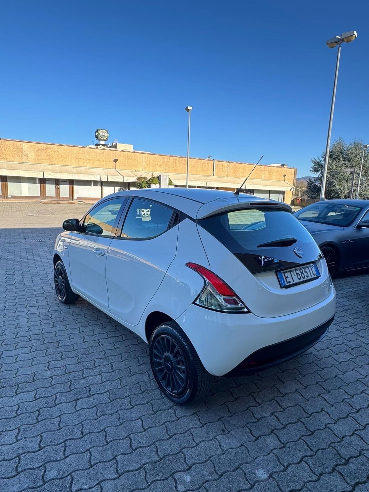 Lancia Ypsilon 0.9 TwinAir 85 CV 5 porte Metano Ecochic Gold