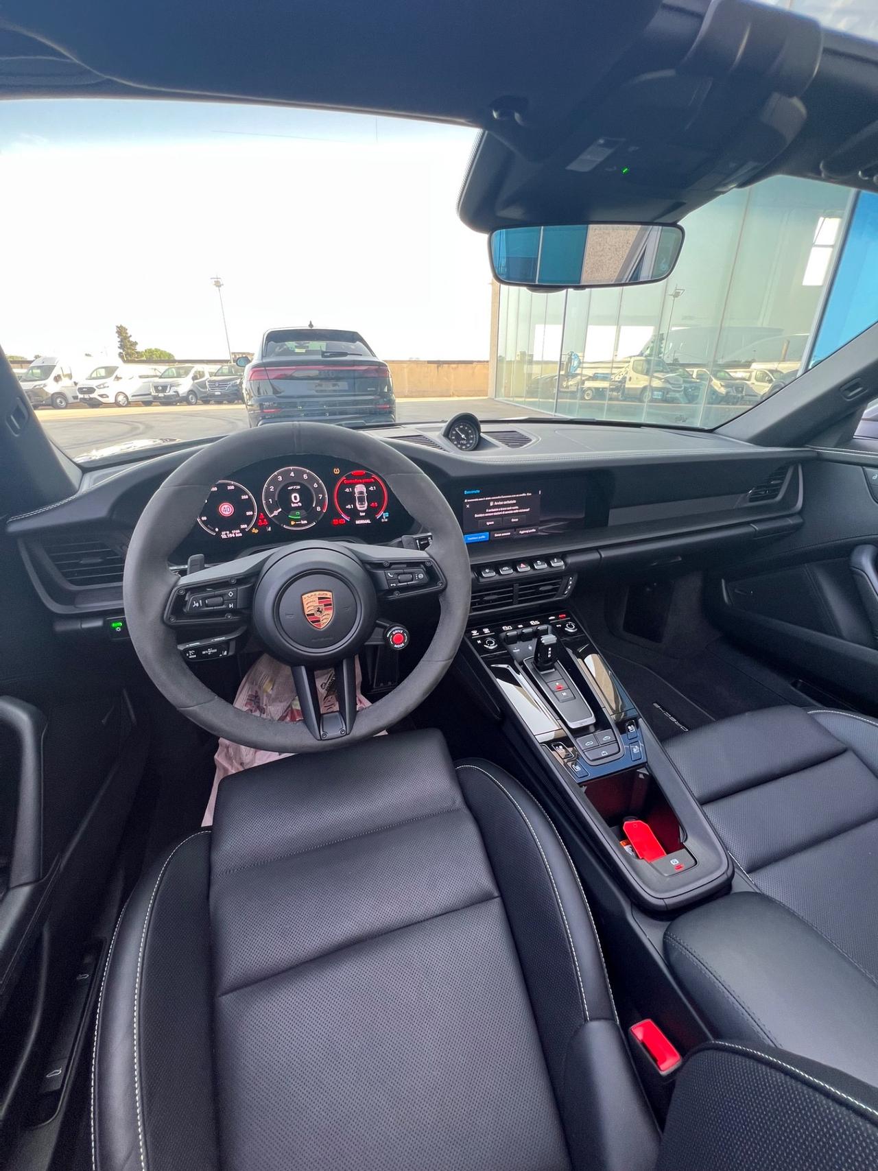 Porsche 911 Carrera 4 GTS Cabriolet - possibilità noleggio no scoring