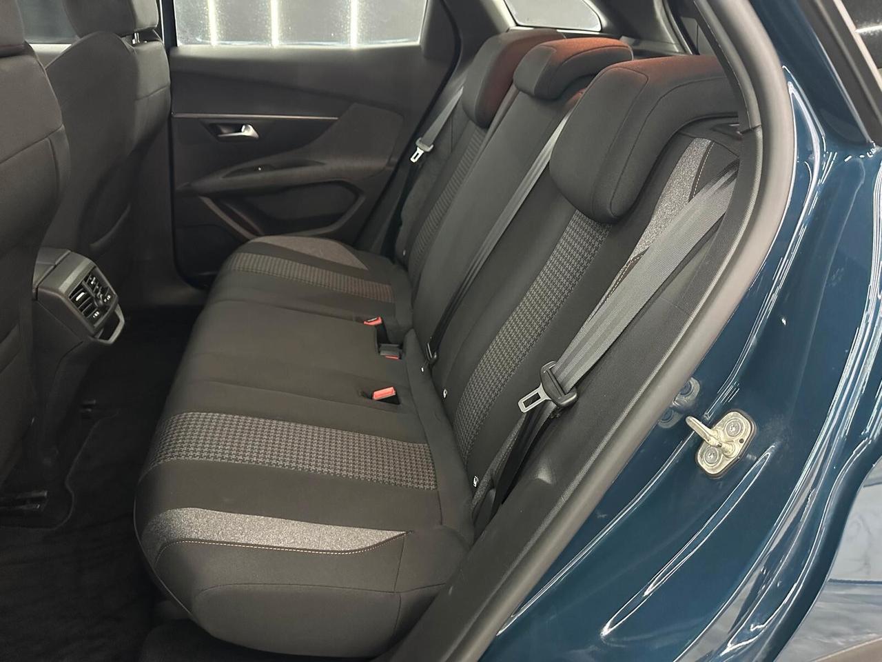 Peugeot 3008 BlueHDi 130 S&S EAT8 Allure