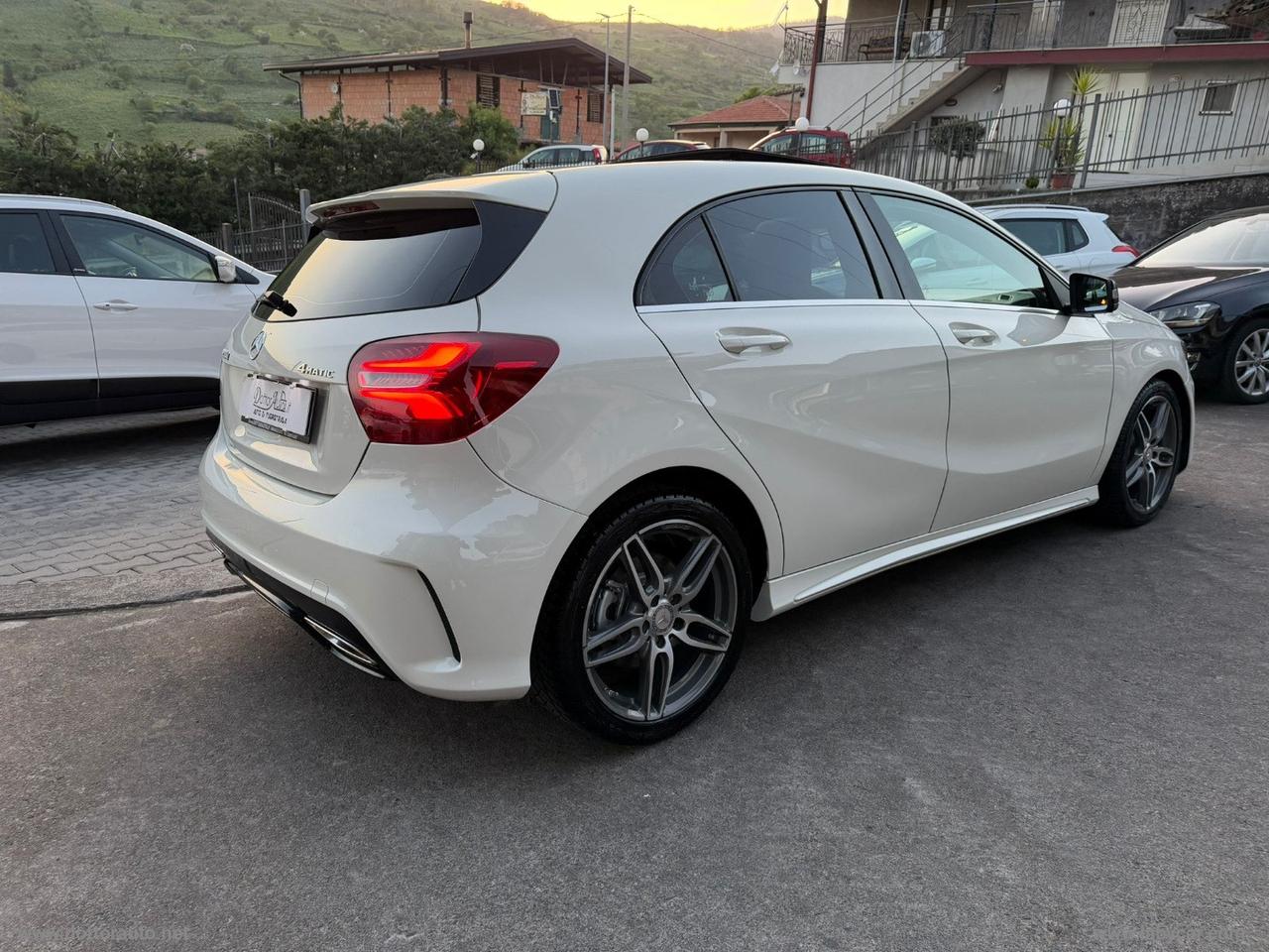 MERCEDES-BENZ A 200 d Automatic 4Matic Premium