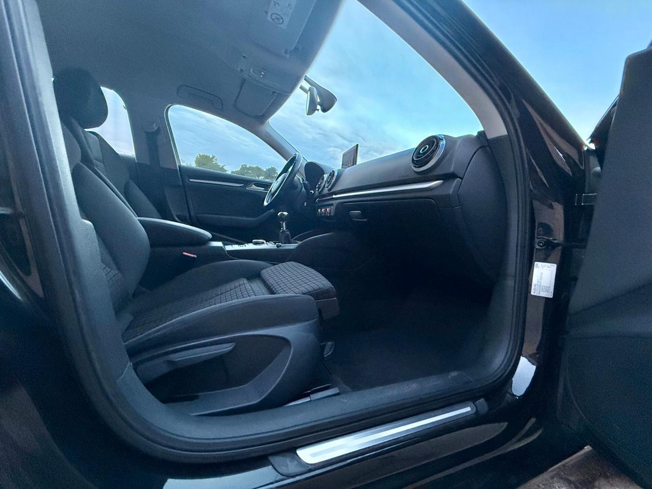 Audi A3 SEDAN/2.0 TDI 150CV/CERCHI 18"/LED/NAVI