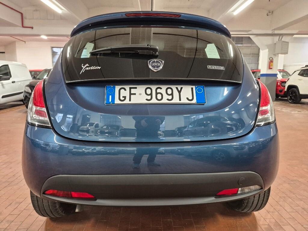 Lancia Ypsilon 1.0 FireFly 5 porte S&S Hybrid Ecochic Silver