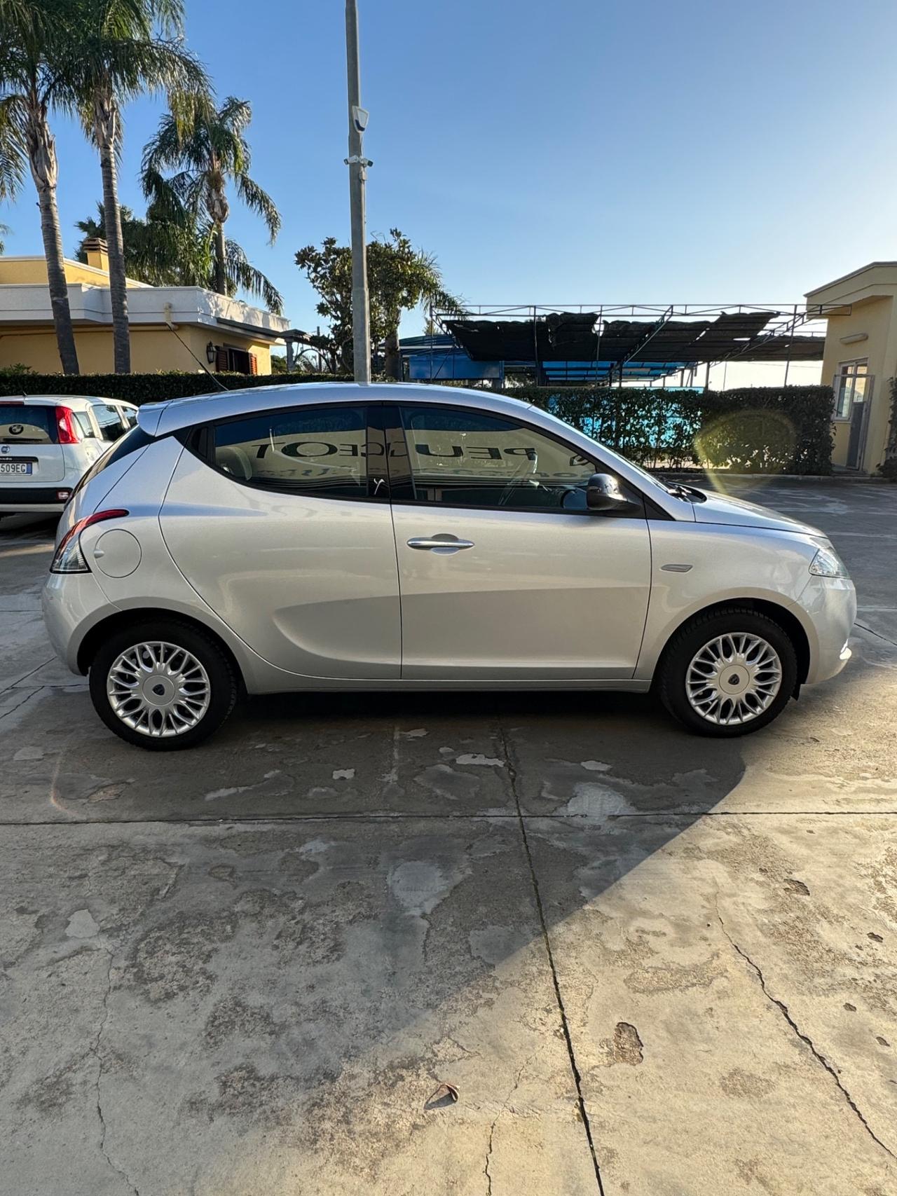 Lancia Ypsilon 1.2 69 CV 5 porte Gold