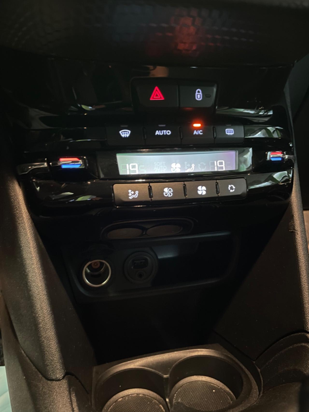 Peugeot 208 1.2 Neopatentati Euro 6 FULL OPTIONAL