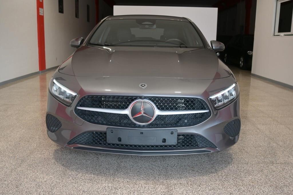 MERCEDES-BENZ A 180D NEW 115CV AUTOMATC BUSINESS LINE ( FARI LED - CRUISE - PELLE - NAVI PREMIUM - PARK ASSIST - TELECAMERA POST. ) CC. 1.950
