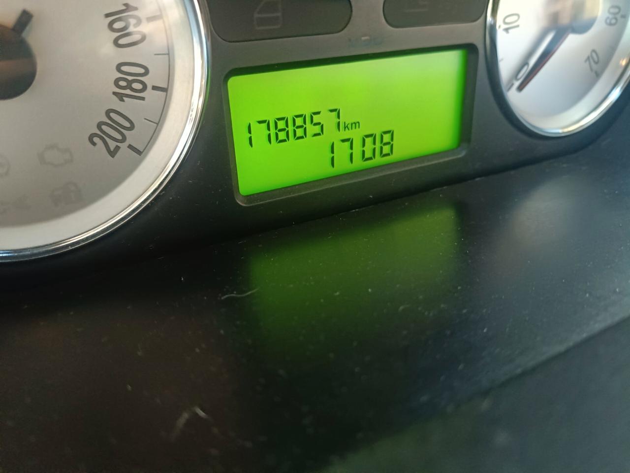 LANCIA YPSILON -IMPECCABILE-NEOPATENTATI-Euro4690-