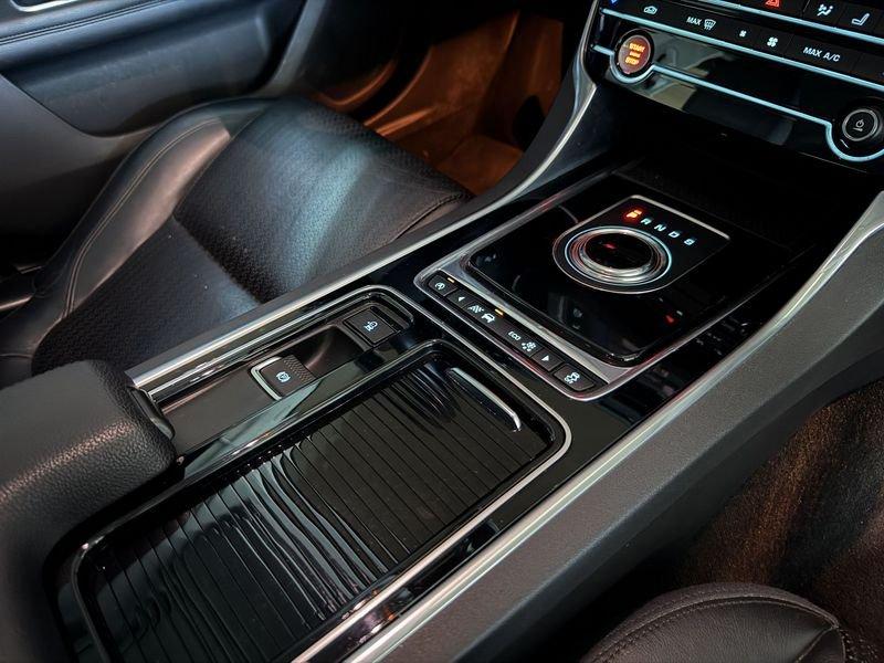 Jaguar XF 2.0D i4 180cv PRESTIGE AUTO