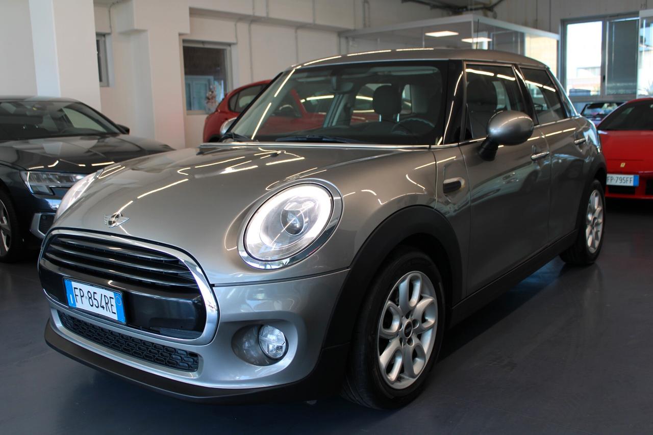 Mini Cooper D IV F55 2018 5p 1.5 Business auto