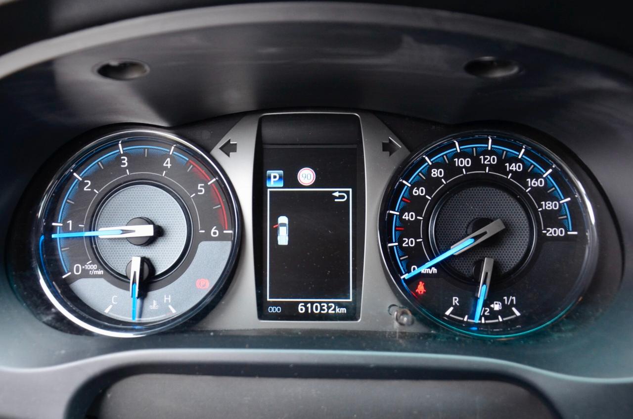 TOYOTA HILUX 2.8d DOUBLE CAB INVINCIBLE 4WD 204cv AUTO, UNICOPROPRIETARIO, UFF ITALIANA, EURO 6D, SERVICE TOYOTA, HI-FI JBL, RETROCAMERA, PERMUTE