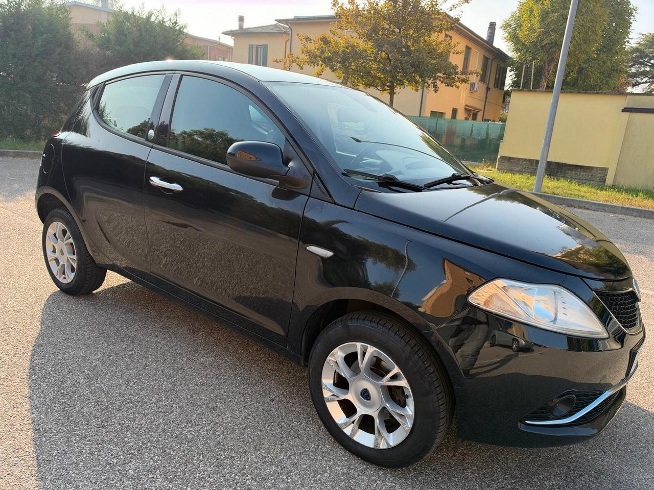 Lancia Ypsilon 0.9 Metano - NEOPATENTATI - 12 MESI DI GARANZIA -