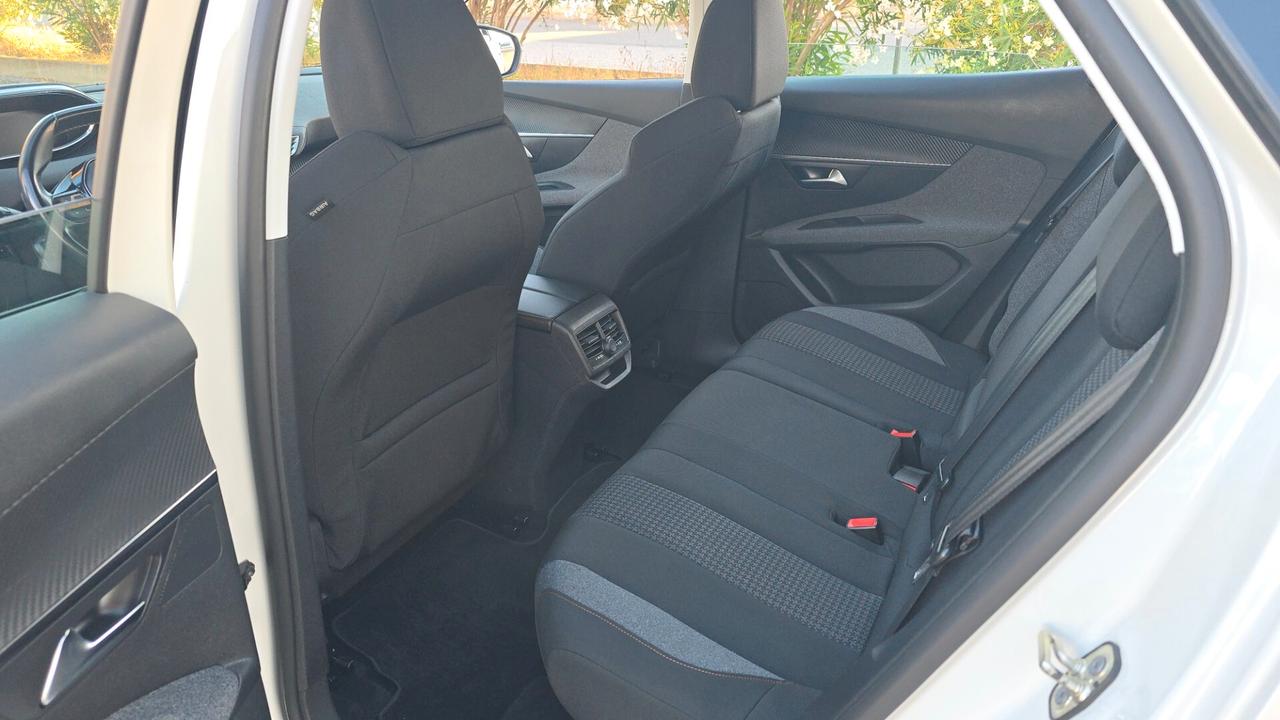 Peugeot 3008 BlueHDi 120 S&S Business