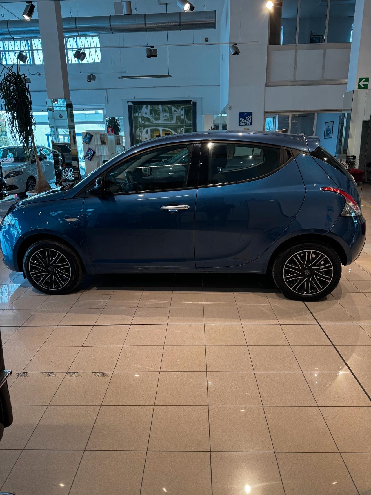 LANCIA YPSILON GOLD FULL OPTIONAL