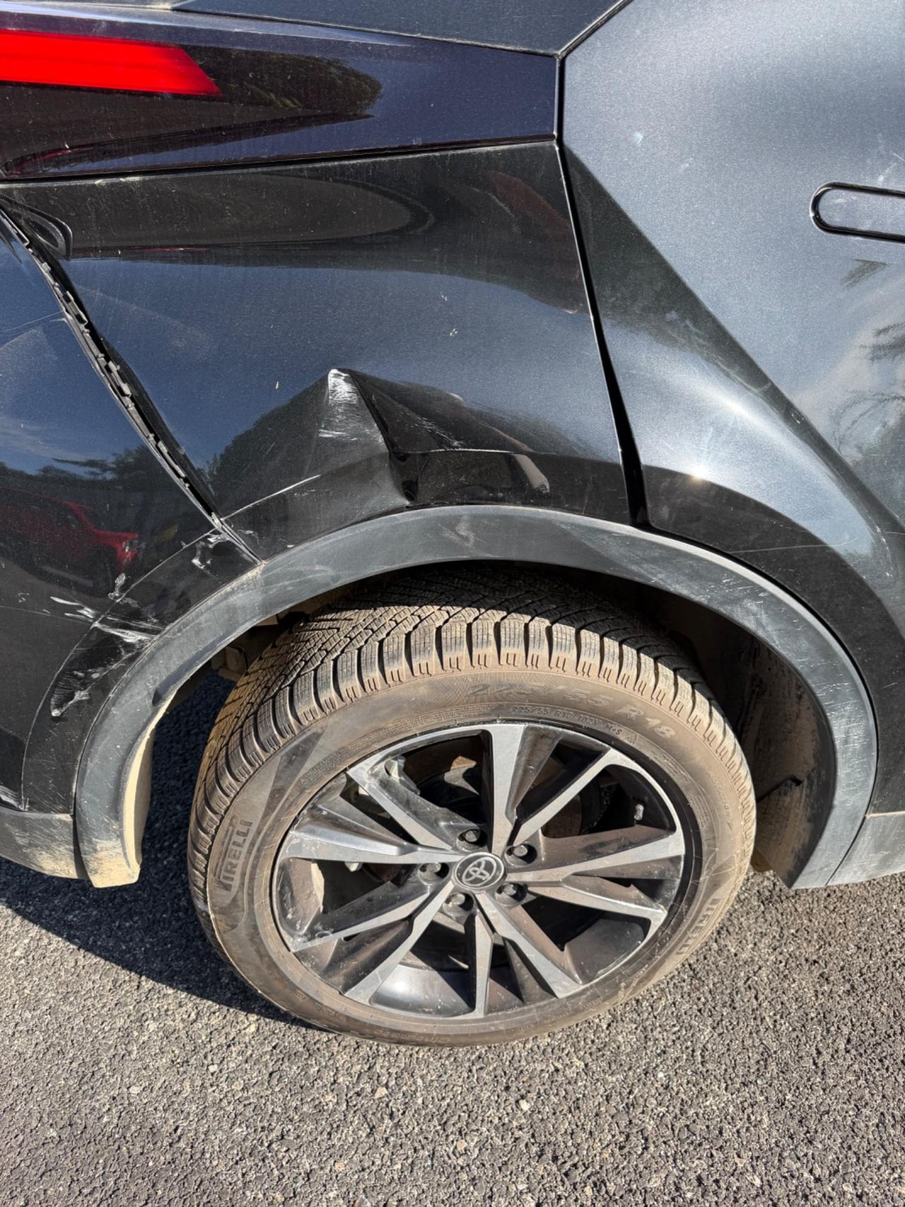 Toyota C-HR 1.8 HV SINISTRATA