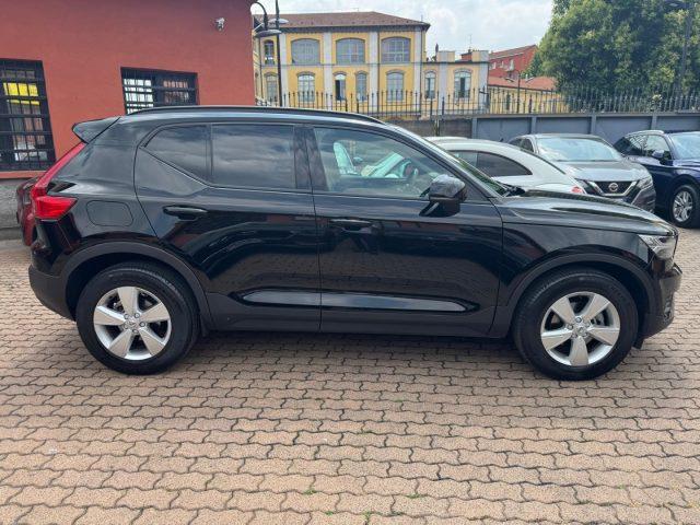 VOLVO XC40 T2 Momentum Core